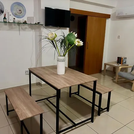 Vip On Makenzie Lárnaka