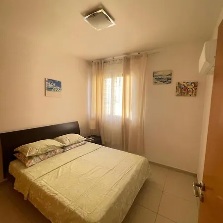 Vip On Makenzie Lárnaka